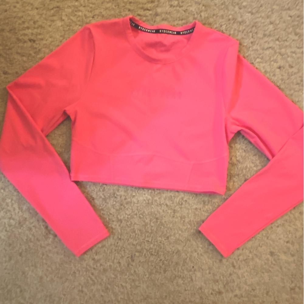 Long sleeves athletic top
